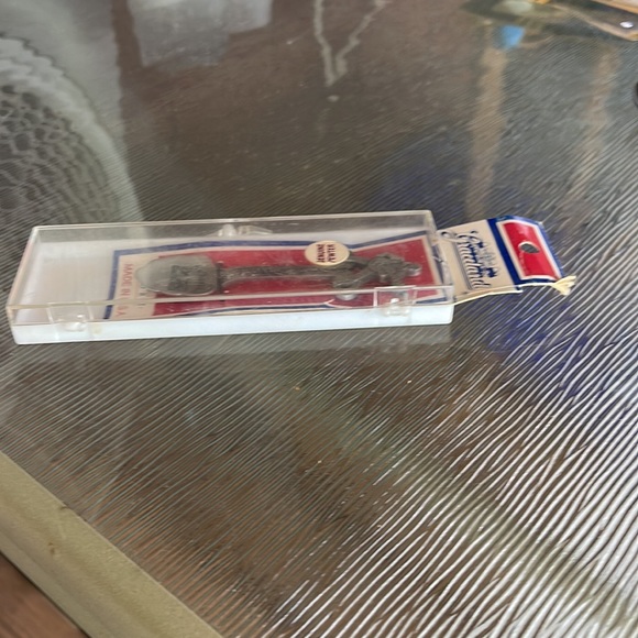 Elvis Presley - Graceland Pewter Collectible Spoon - Picture 4 of 6